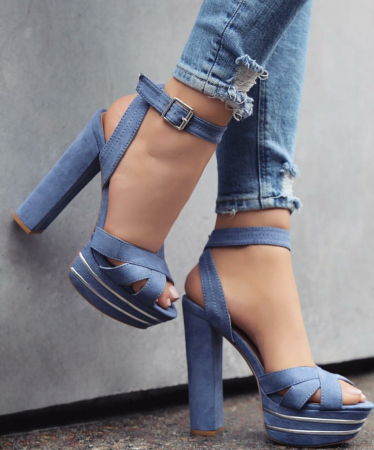 /products/sandalia-tacon-azul/